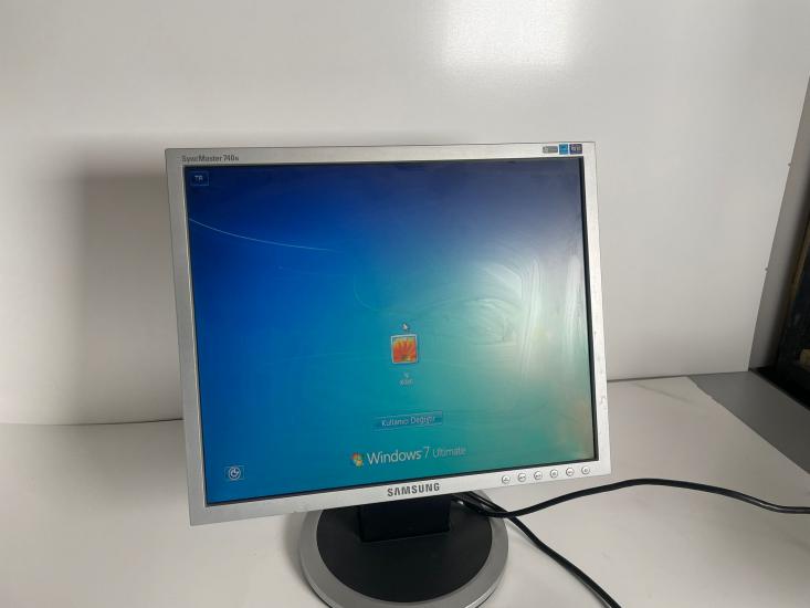 Samsung 740N 17 İnç Lcd Monitor Çok Temiz!!!